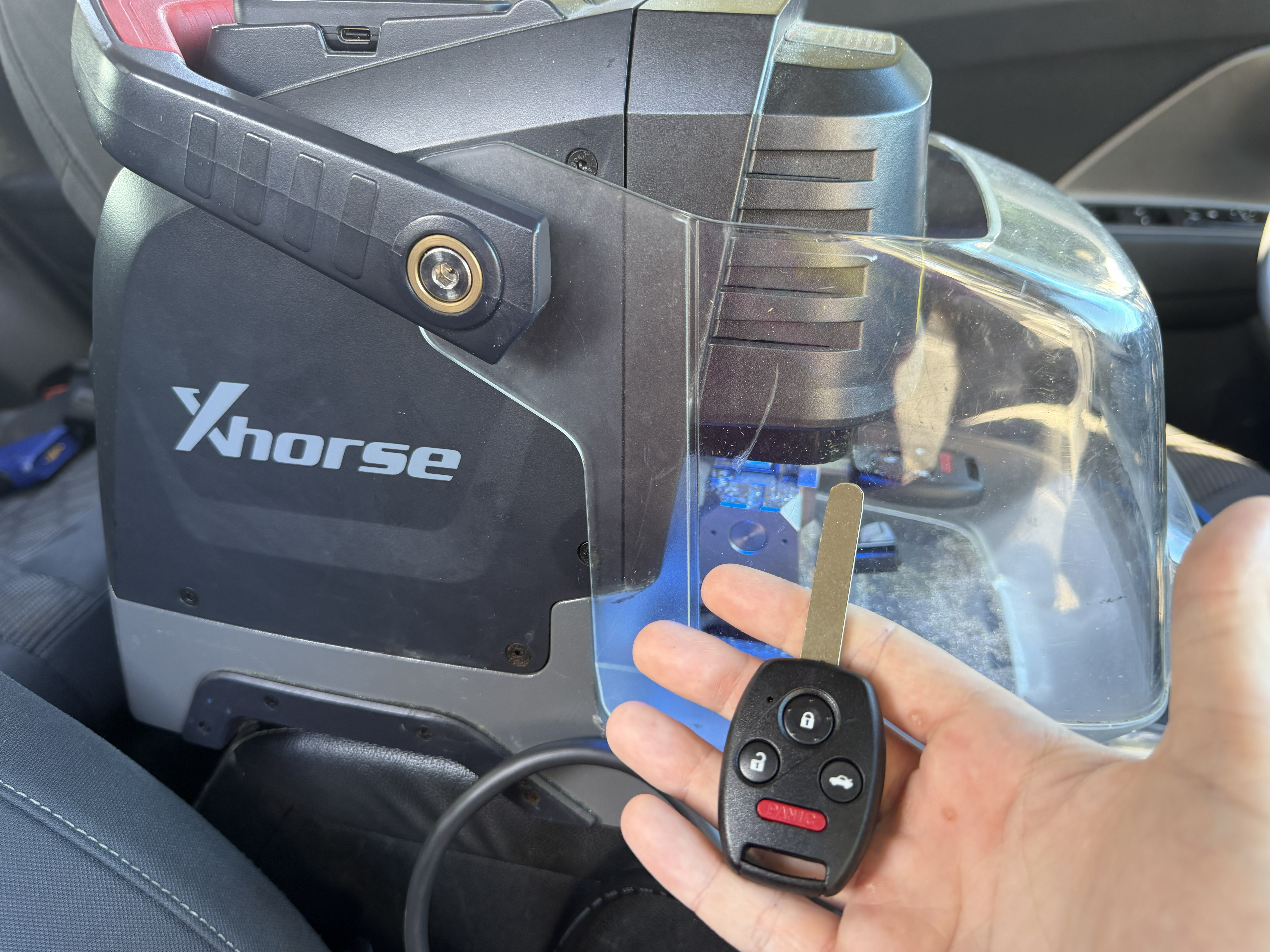 Mobile key fob programming with Xhorse machine
